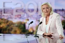 Marine Le Pen bejelentette, hogy nyomkövető nélkül indul a jövő évi elnökválasztáson