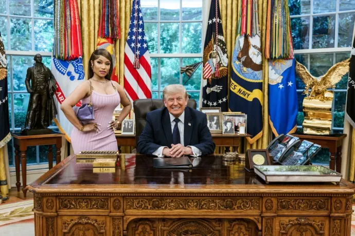 Donald Trump meghívta Nicki Minajt az Ovális Irodába, és nagyon dögösnek nevezte
