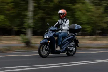 100 kilométer 2 liter benzinből, az autóknál gyorsabban