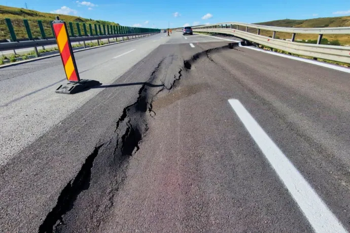 Lezárták a forgalmat Szászsebes felé az A10-es autópályán, a szakértők tiltakoznak