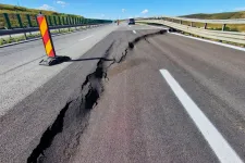 Lezárták a forgalmat Szászsebes felé az A10-es autópályán, a szakértők tiltakoznak