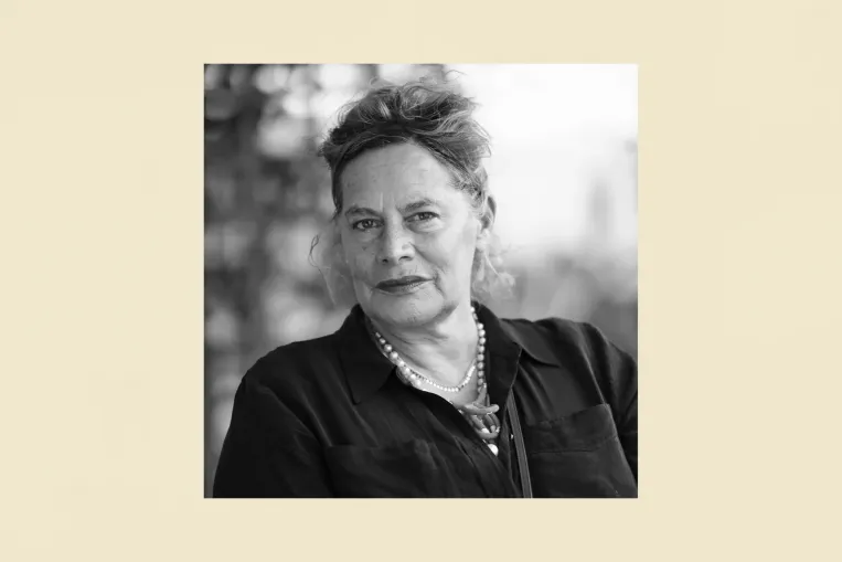 Deborah Levy: Augusztusi kék (részlet)