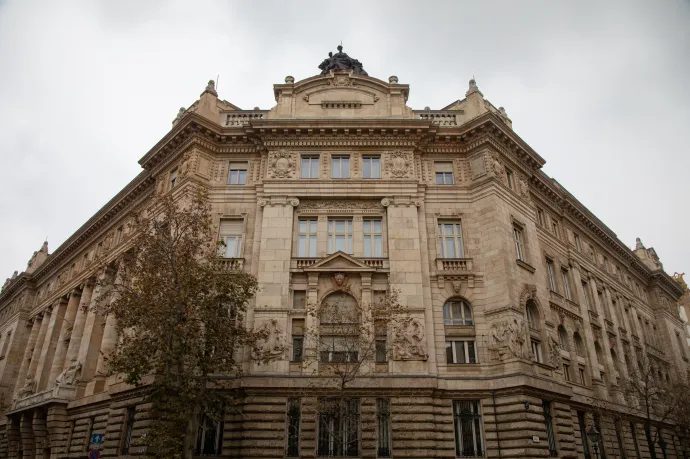 27 milliárd forintot követel az MNB ingatlanos cége Somlai Bálinttól a túlárazott székházfelújítás miatt
