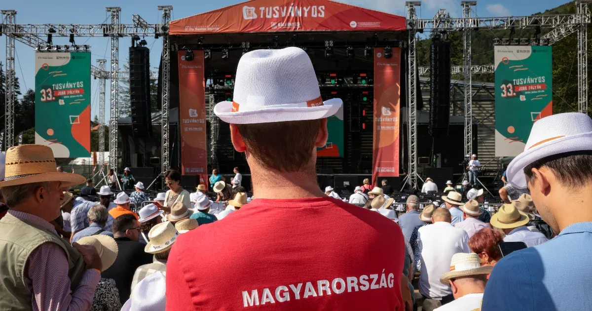 A kormány és a Tisza-frakció nem megy el Tusványosra, de augusztusban tíz napot pihennek