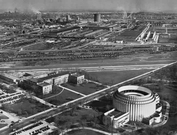 A Ford gyárkomplexuma, a River Rouge 1947-ben, előtérben a Rotunda látogatóközpont – Fotó: Keystone View Company / Archive Photos / Getty Images
