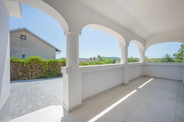 Rejtett panoráma a Belső-tóra: luxusrezidencia született újjá Tihany eldugott szegletében