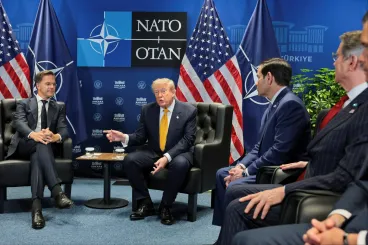 Irán beletenyerelt a NATO-csúcsba, Trump újra összeveszett az európai szövetségesekkel