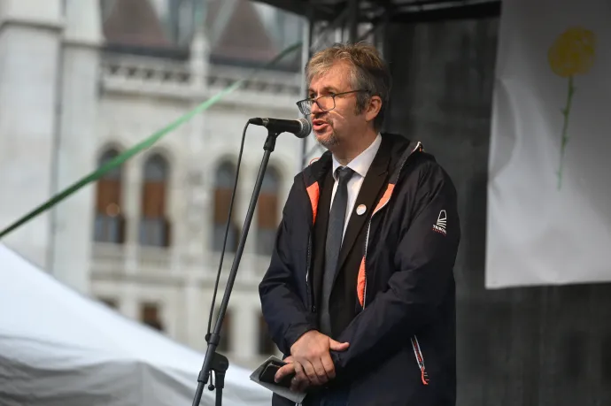 Hadházy Ákos, Kubatov Gábor és Kósa Lajos sem adta le még a diplomata-útlevelét