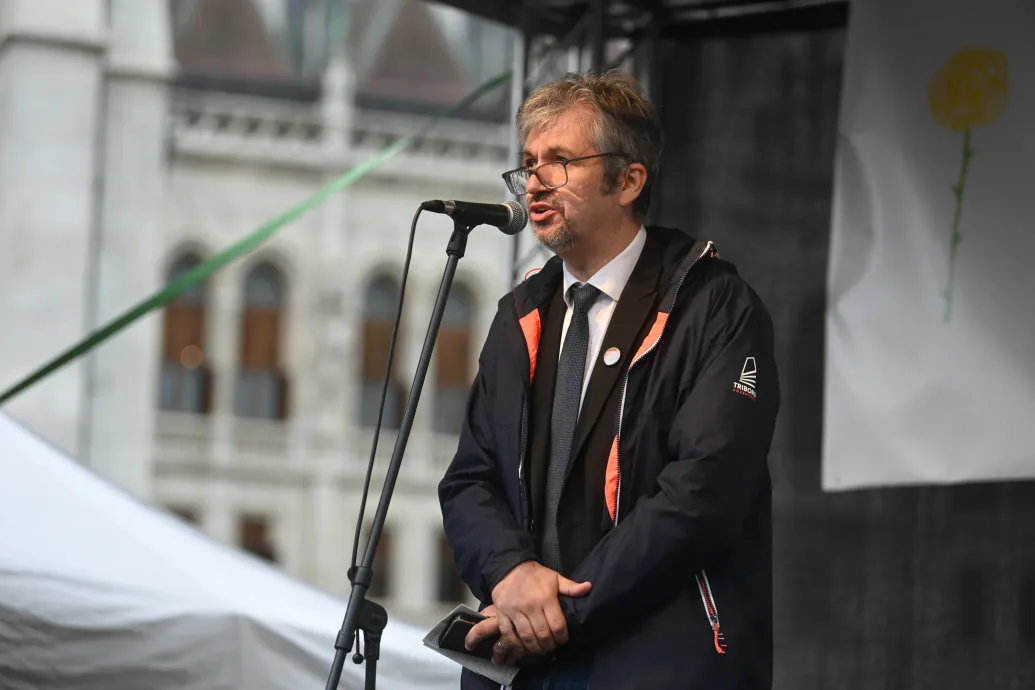 Hadházy Ákos, Kubatov Gábor és Kósa Lajos sem adta le még a diplomata-útlevelét