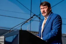 Magyar Péter arról írt, Áder János adófizetői pénzből nyaralt Amerikában, a volt köztársasági elnök szerint ez hazugság