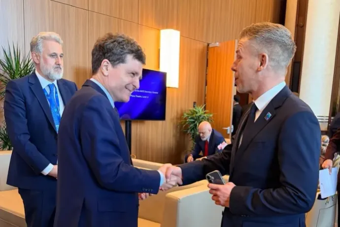 Nicușor Dan közös képet posztolt Magyar Péterrel