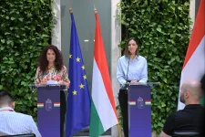Kormányszóvivői tájékoztató: Érdekes dologra bukkantak az Orbán <em>országjárásán</em> a tüntetőkre küldött egyik emberről