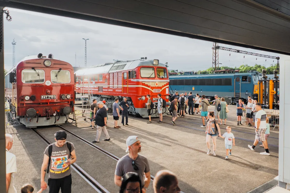 Izzott a levegő, amikor beindították a kétezer lóerős Szergejt, és kormolt a Púpos is