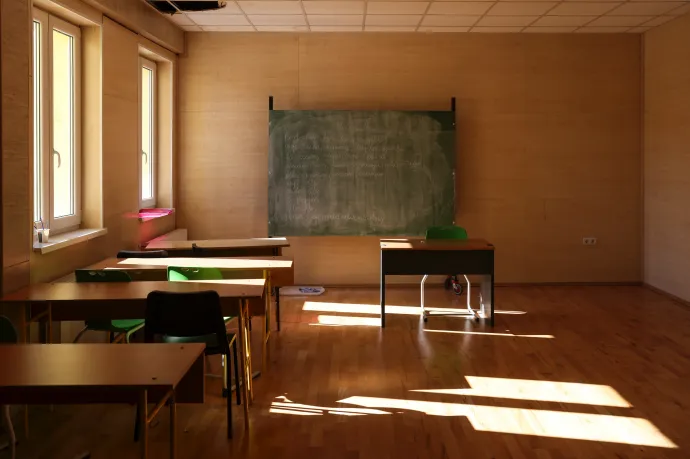 Növeli az egyenlőtlenségeket a jobb és rosszabb hátterű gyerekek külön osztályba sorolása