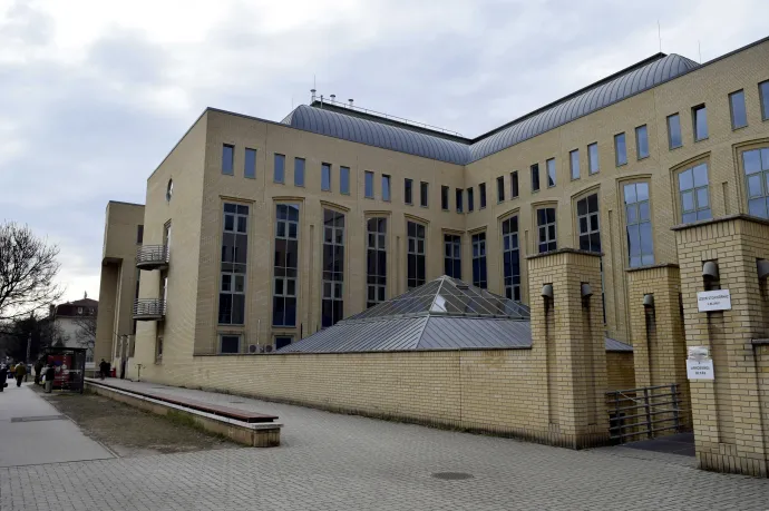 A légtechnika zavara miatt határozatlan időre leállt a szülészet az Uzsoki utcai kórházban