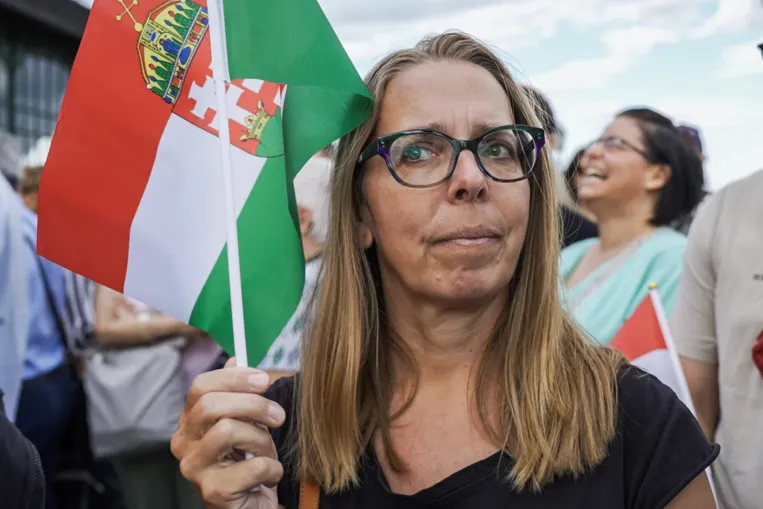 Én most érzem azt, hogy veszélyben van a sajtószabadság, lekapcsolták a Kossuth rádiót