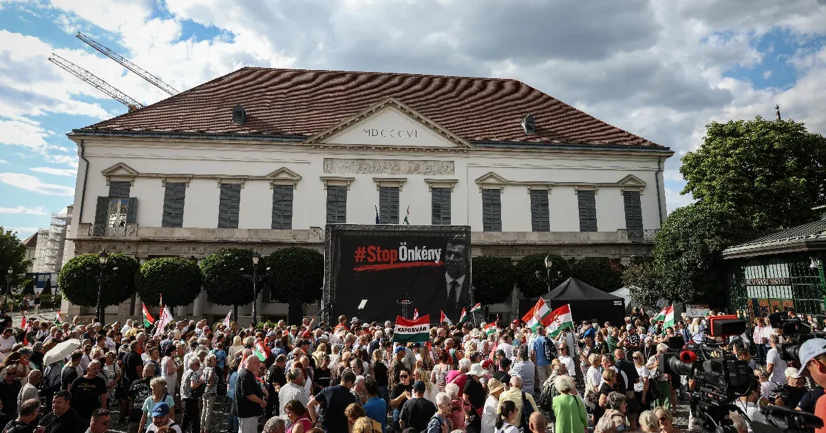 Orbán Viktor távolmaradásának rejtélye a tüntetésről