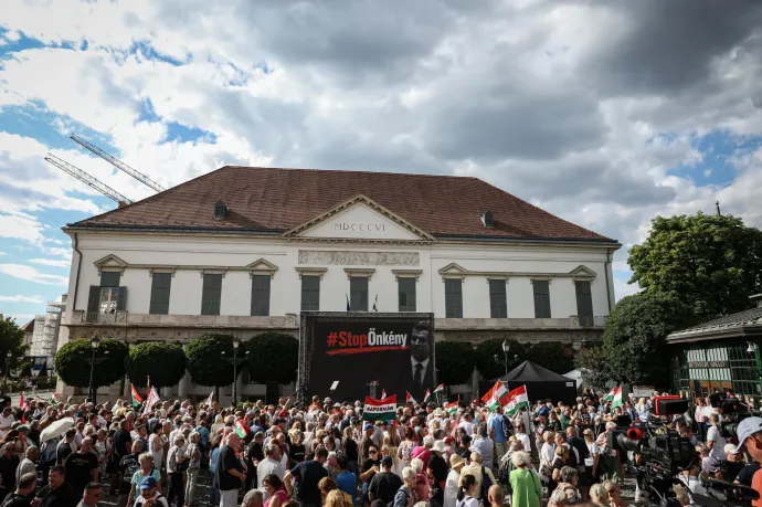 Megérkezett a magyarázat arra, miért nem ment el Orbán Viktor a tüntetésre