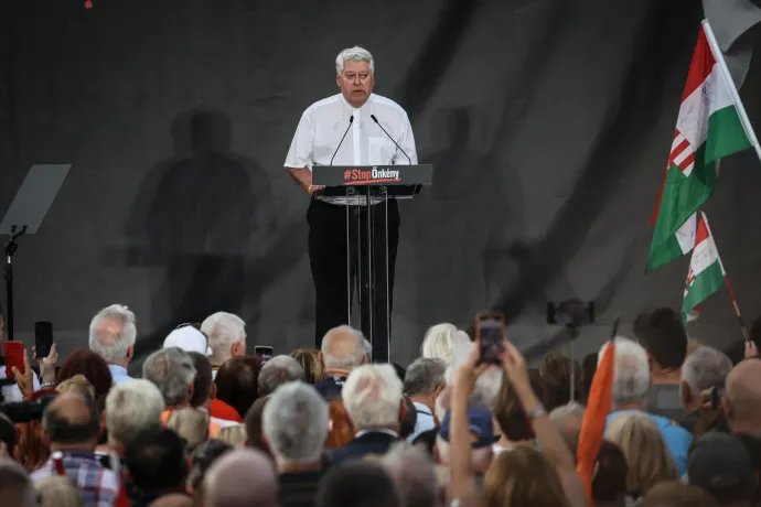 A főegyházmegye nem engedélyezte az Orbán-rajongó Osztie Zoltán felszólalását a fideszes tüntetésen