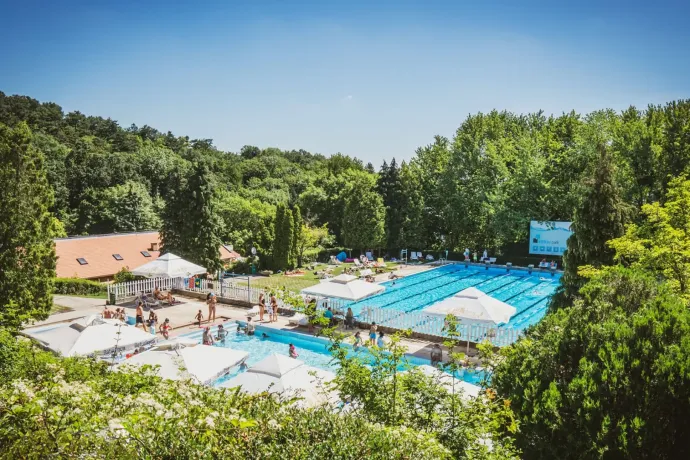Bezárták Budapest egyik népszerű strandját, és most azért nem nyitják ki, mert nem döntötték még el, mi legyen vele