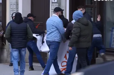 Már két embert gyanúsít garázdasággal a rendőrség az Orbán Viktor veszprémi országjárásán történtek miatt