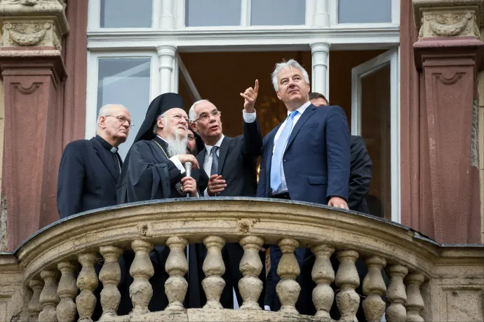Több milliárd forint közpénzből építi budapesti központját egy itthon alig ismert egyház, ami részletesen reagált a Magyar-kormány vádjaira