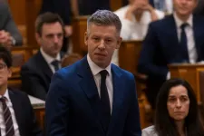 Medián: A magyarok 83 százaléka elégedett Magyar Péter országgyűlési beszédeinek tartalmával
