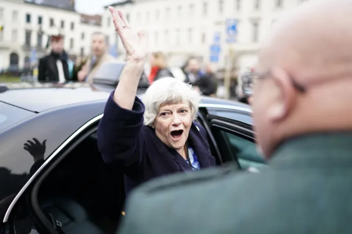 Meggyilkoltak egy volt brit minisztert, Ann Widdecombe-ot
