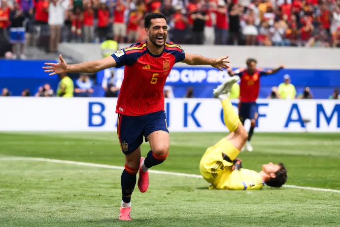 Nem csatár, mégis ő szerezte a spanyol válogatott legfontosabb góljait a vb-n