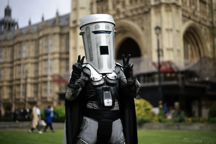 Count Binface a brit parlament épülete előtt – Fotó: Benjamin Cremel / AFP or licensors