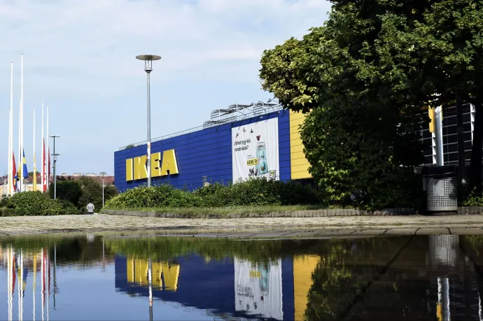 Az IKEA dolgozói az éjszakai sztrájk után nappal is folytatják a tiltakozást az összes hazai üzletben