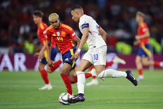Lamine Yamal és Kylian Mbappé egymás ellen a spanyolok és a franciák 2025-ös Nemzetek Ligája elődöntőjében – Fotó: Alex Grimm / Getty Images