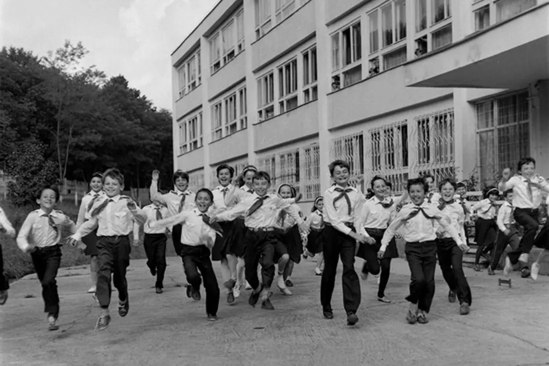 Nyolc év burokban. Ceaușescu elvtárs egy, majd két füle alatt