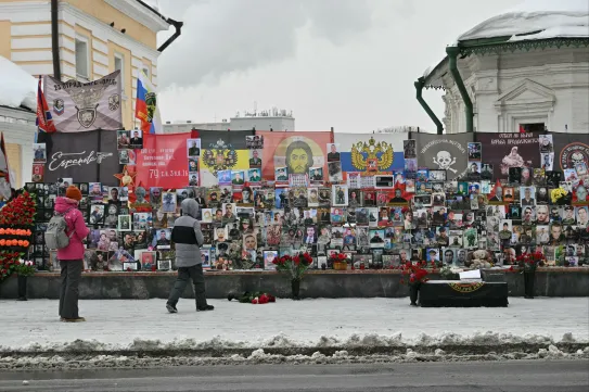 230 ezernél is több halott orosz katonát azonosított egy független orosz lap a háború 1600. napjáig