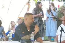 Vicsorgó vak embernek nevezte a szociális és családügyi minisztert a fideszes influenszer, a kormány tagjai is reagáltak