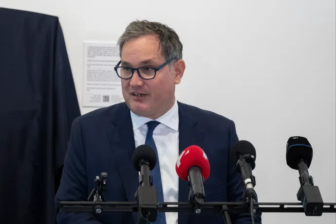 Brüsszeli útjai során többször egy antwerpeni luxusszállodában is béreltek szobát Nagy Mártonnak