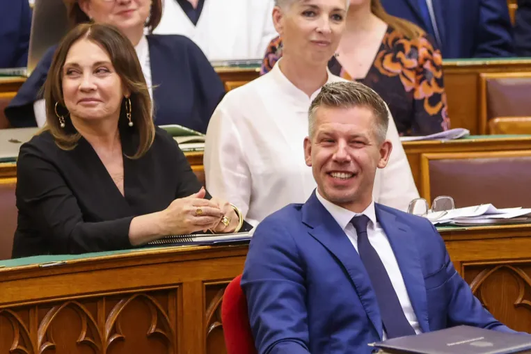 Magyar Péter kinyaralta magát, Sulyok végveszélyben – élő közvetítés és elemzés Róna Dániellel