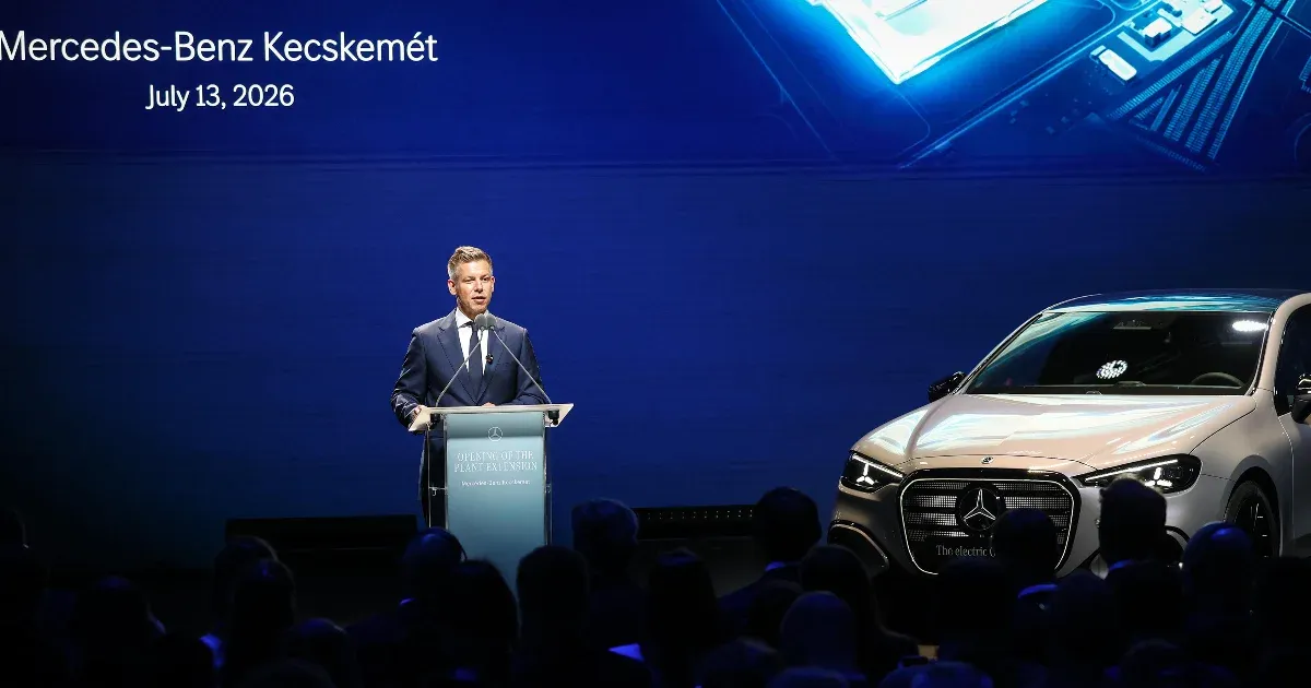 „Uraim, önök mindent rosszul csinálnak” – átadták Európa legnagyobb Mercedes-gyárát Kecskeméten