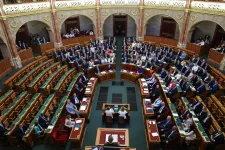 Nagy nap ez a mai! Ön mától szabad ember! – mondta Gulyás Gergelynek Magyar, aki a beszéde közben értesült a Fidesz-frakcióvezető lemondásáról