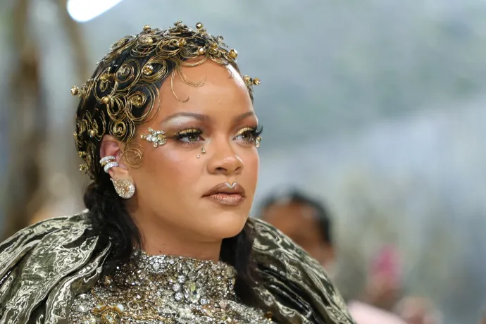 Három év után Jay-Z koncertjén tért vissza a színpadra Rihanna