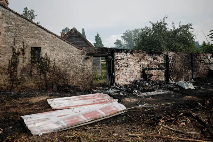 A Párizs környéki erdőtűz – Fotó: Benoit Tessier / Reuters