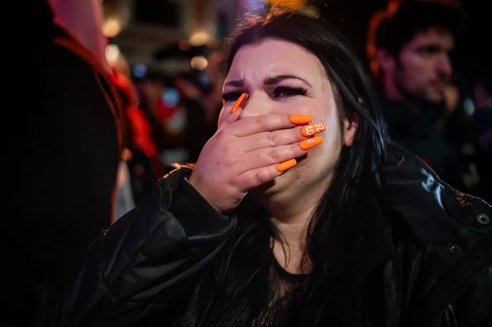 Síró fideszes a választási éjszakán – Fotó: Alföldi Dániel István / Telex