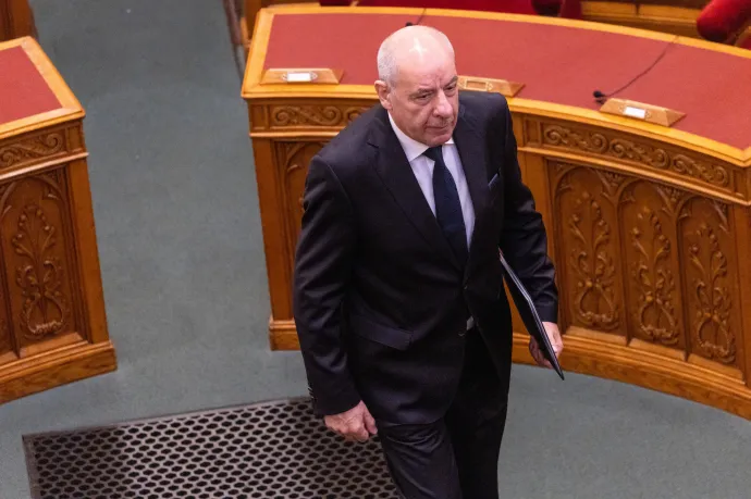 Sulyok Tamás aláírta az Alaptörvény-módosítást, hétfőtől nem ő lesz a köztársasági elnök