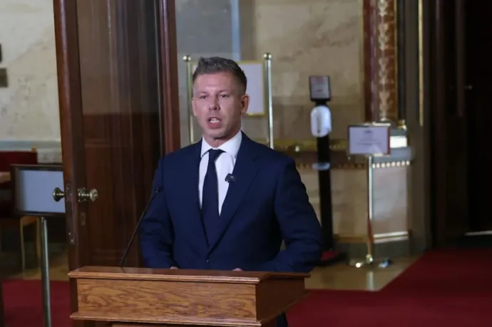Magyar Péter szerint az „amerikai emigrációba kényszerült” Orbán legelsőként hagyta el a süllyedő hajót