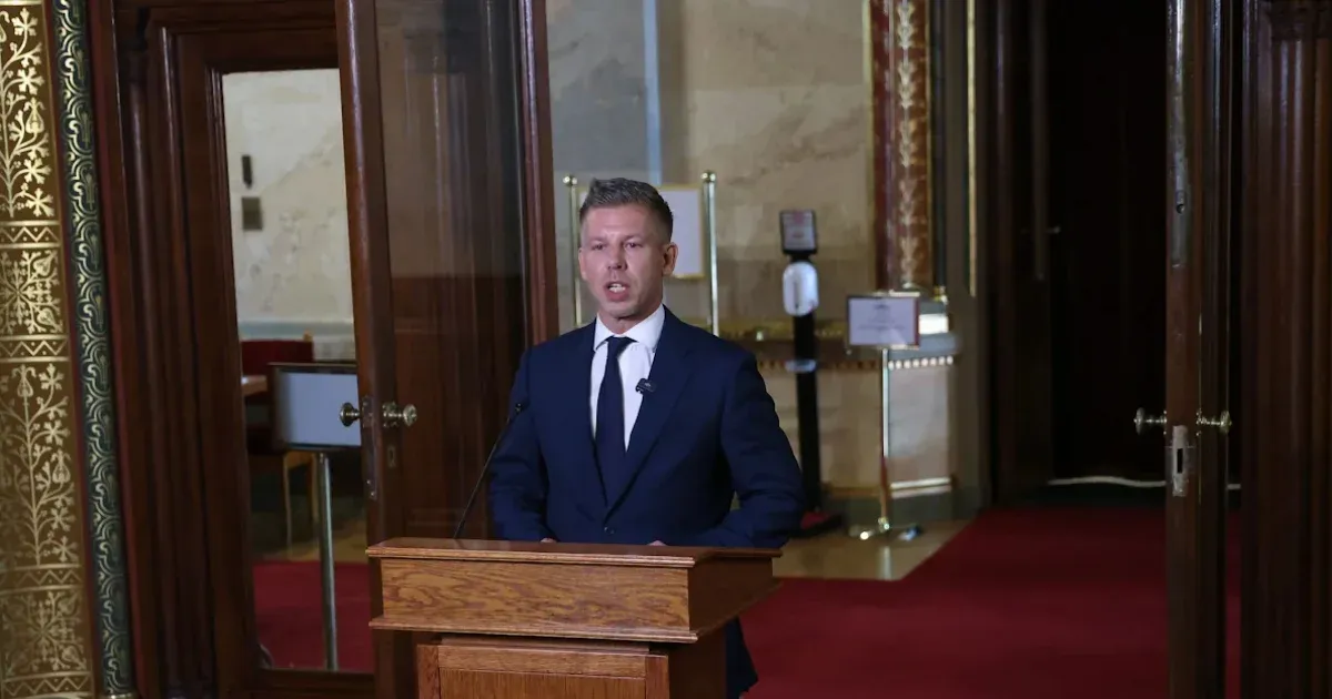 Magyar Péter szerint az „amerikai emigrációba kényszerült” Orbán legelsőként hagyta el a süllyedő hajót