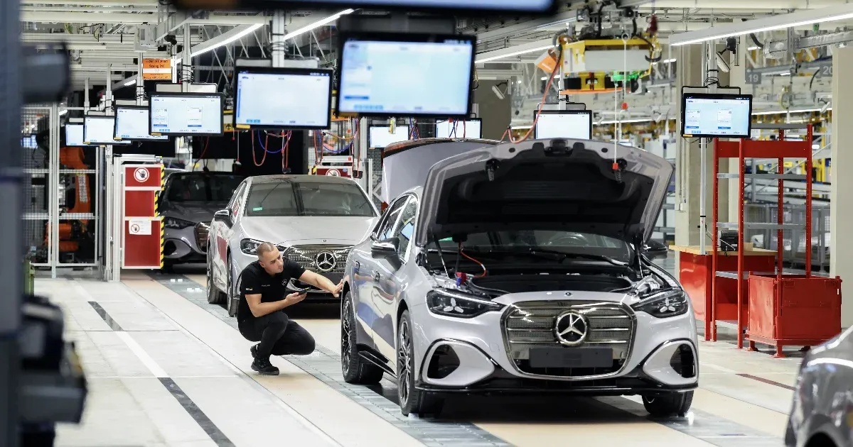 Új korszak kezdődik a Mercedes kecskeméti gyárában: az elektromos C-osztály gyártása
