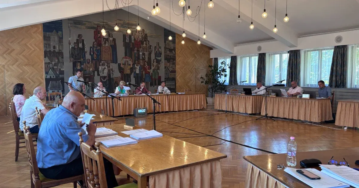 Belebukott a sárvári gyógyfürdő ügyvezetője, hogy fantomállásban foglalkoztatta a polgármester ismerősét