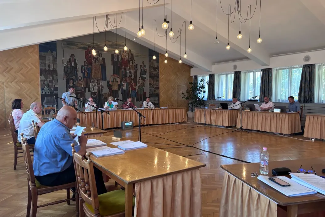 Belebukott a sárvári gyógyfürdő ügyvezetője, hogy fantomállásban foglalkoztatta a polgármester ismerősét