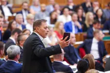 Pócs János felszólalása közben szünetet rendelt el a házelnök, a Tisza frakciója kivonult a teremből