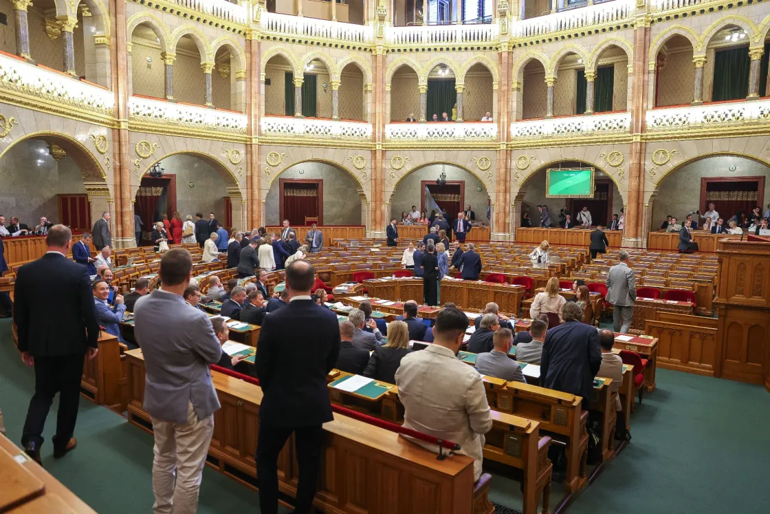 Pócs János felszólalása közben szünetet rendelt el a házelnök, a Tisza frakciója kivonult a teremből